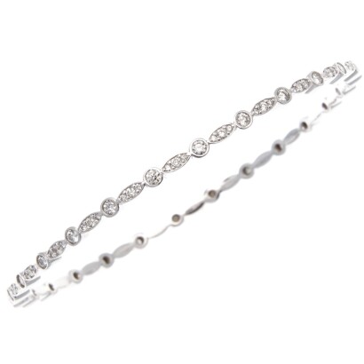 18ct Alternating Diamond Bangle