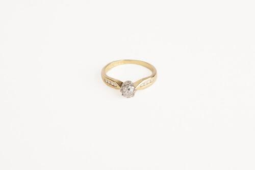 18ct Gold Diamond Ring