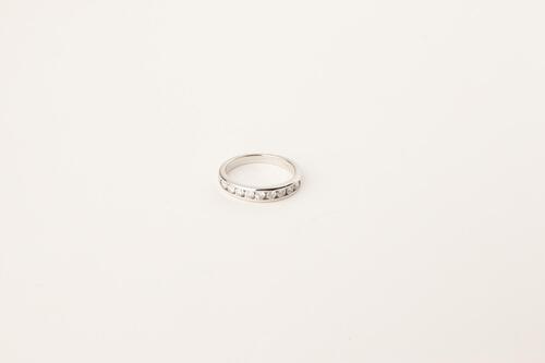 18ct White Gold Diamond Ring