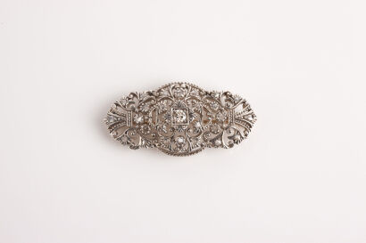 An 18ct White Gold Diamond Antique Style Brooch