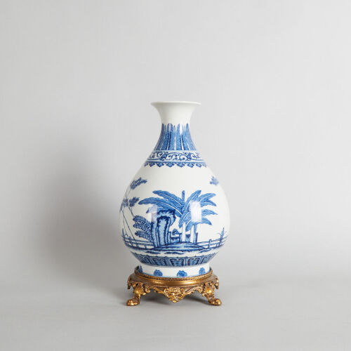 A Chinese Blue and White Bottle Vase with stand, Yuhuchunping (Da Qing Guangxu Nian Zhi Mark)