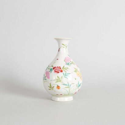 A Chinese Famille Rose Bottle Vase, Yuhuchunping (Da Qing Guangxu Nian Zhi Mark)