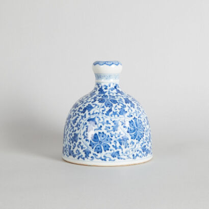 A Chinese Blue and White Garlic-head 'Beehive' Pot (hallmark)