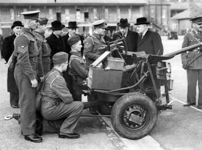 NEW ZEALAND ANTI-TANK UNIT DEMONSTRATE THEIR WEAPONS IN LONDON