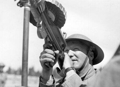 ANTI-AIRCRAFT FIELD GUN TRAINING