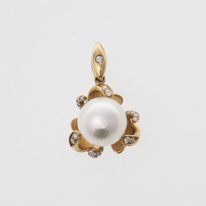 18ct Gold Akoya Pearl and Diamond Pendant