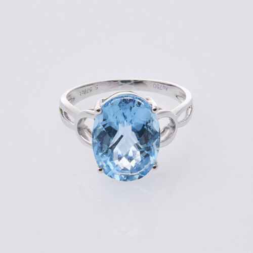 18ct White Gold Blue Topaz Ring