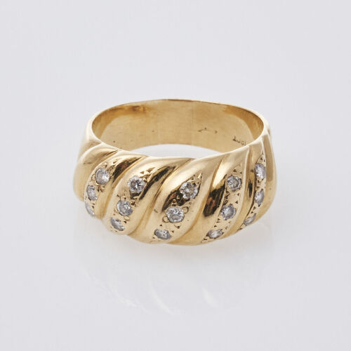 18ct Modern Diamond Ring