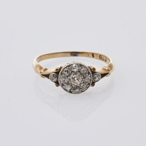 18ct Round Cluster Diamond Ring