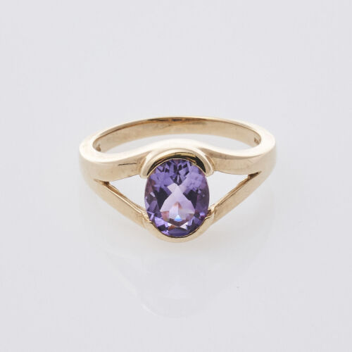 9ct Light Colour Amethyst Ring