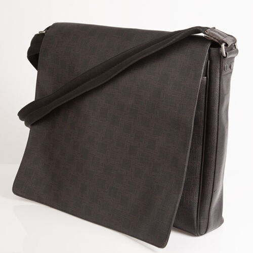 A Dunhill Messenger