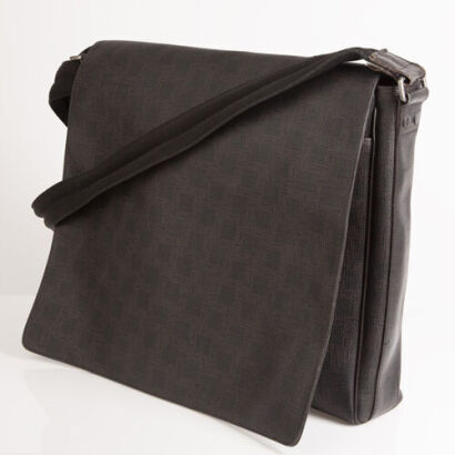A Dunhill Messenger