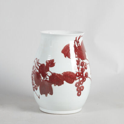 A Chinese Underglaze Vase with Grapevine and Bird Pattern