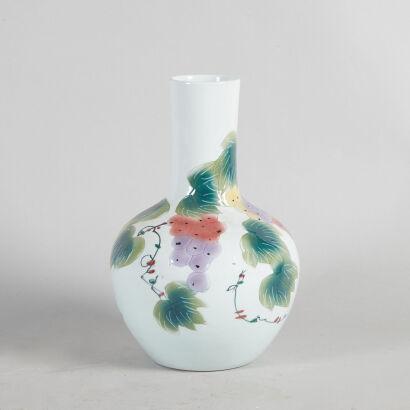 A Chinese Bottle Vase with Grapevine Pattern
