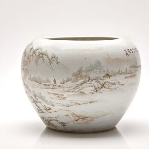 An Early-19th Century Porcelain Pot