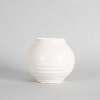 A Hand-Potted Vase by Ernest Shufflebotham for Crown Lynn