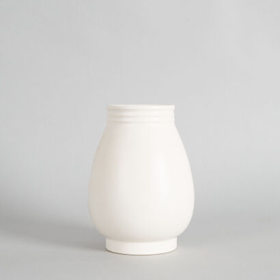 A Hand-Potted Vase by Ernest Shufflebotham for Crown Lynn