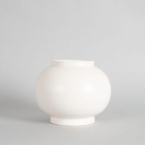 A Hand-Potted Ovoid Vase by Ernest Shufflebotham for Crown Lynn