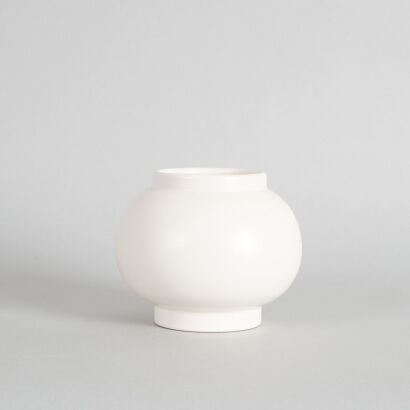 A Hand-Potted Ovoid Vase by Ernest Shufflebotham for Crown Lynn