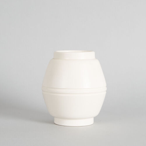 A Hand-Potted Vase by Ernest Shufflebotham for Crown Lynn