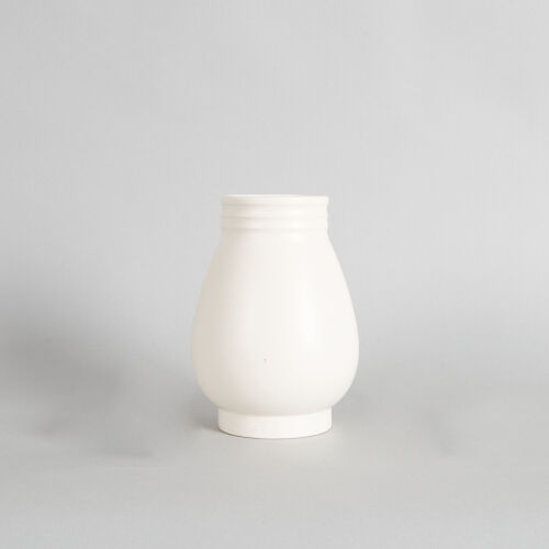 A Hand-Potted Vase by Ernest Shufflebotham for Crown Lynn