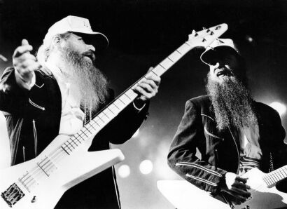 ZZ Top performing in Auckland