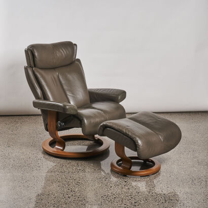 An Ekornes Stressless ‘Magic’ Leather Recliner Made in Norway