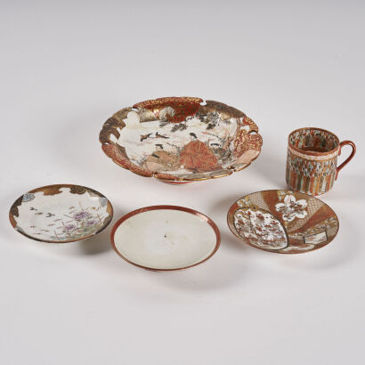 A Set of Five Japanese Late Meiji Period Cups and Saucers(chipped)