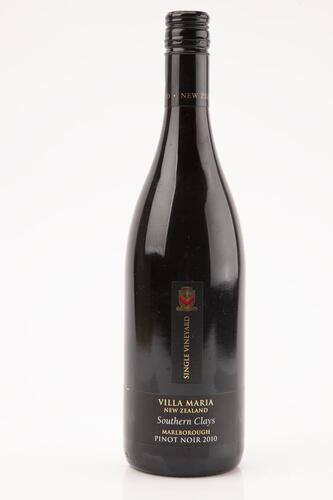 (1) 2010 Villa Maria Southern Clays Pinot Noir, Marlborough