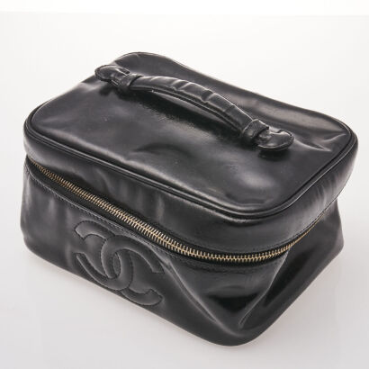 Chanel CC Logo Patent Vanity Case