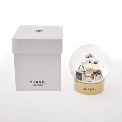 Chanel 2021 No. 5 Snow Globe