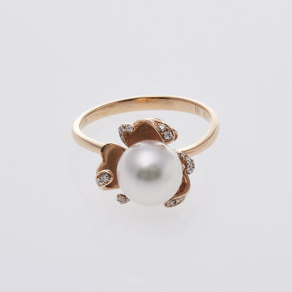 18ct Gold Pearl and Diamond Ring