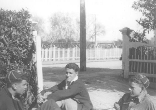 PHOTOGRAPHER UNKNOWN Lawrence Baigent with Nelson College boys