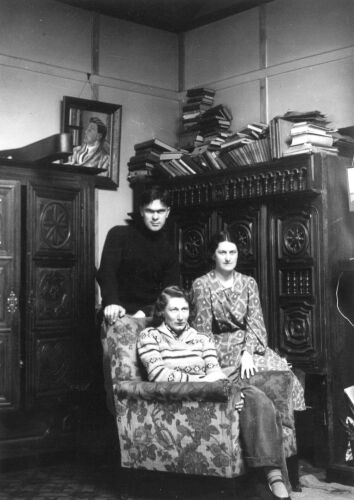 LAWRENCE BAIGENT Leo Bensemann, Peggy Bensemann and Rita Angus at 97 Cambridge Terrace