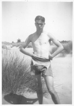 PHOTOGRAPHER UNKNOWN untitled
