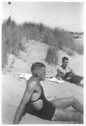 PHOTOGRAPHER UNKNOWN untitled