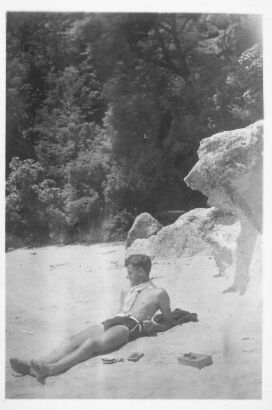 PHOTOGRAPHER UNKNOWN untitled