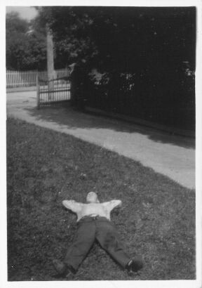 PHOTOGRAPHER UNKNOWN untitled