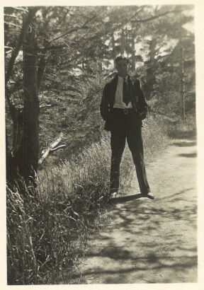 PHOTOGRAPHER UNKNOWN untitled