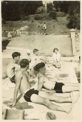 PHOTOGRAPHER UNKNOWN untitled