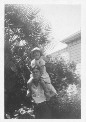PHOTOGRAPHER UNKNOWN untitled