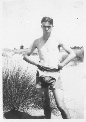 PHOTOGRAPHER UNKNOWN untitled