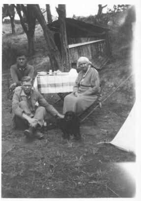 PHOTOGRAPHER UNKNOWN untitled