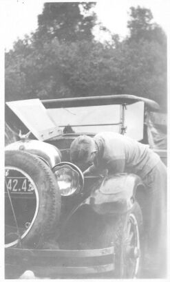 PHOTOGRAPHER UNKNOWN untitled