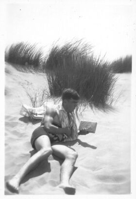 PHOTOGRAPHER UNKNOWN untitled