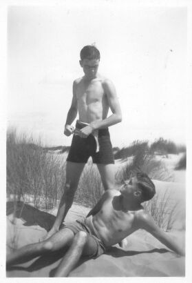 PHOTOGRAPHER UNKNOWN untitled