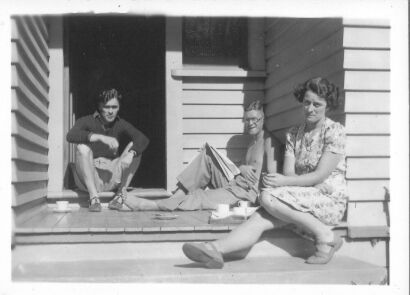 PHOTOGRAPHER UNKNOWN untitled
