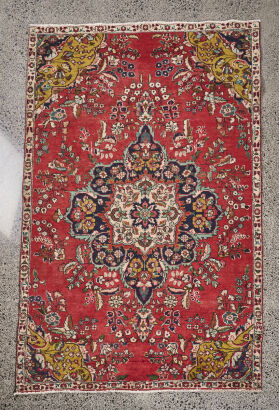 A Fine Hand Knotted Iranian Hamadan Rug