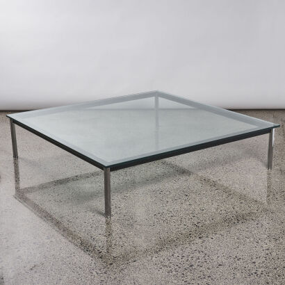 A Mobili LC10 Style Crystal Top Table