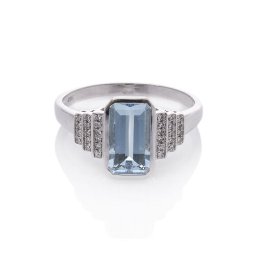 18ct Aquamarine and Diamond Ring